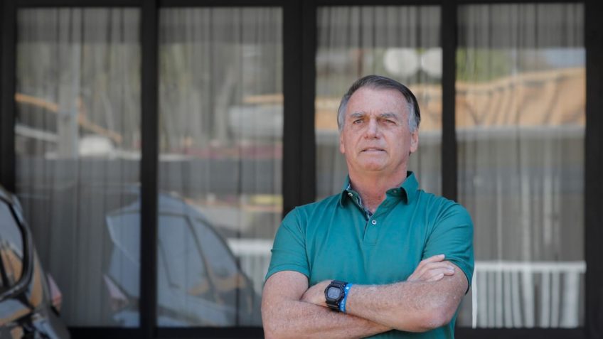 Defesa de Bolsonaro solicita autorização para cirurgia no ombro
